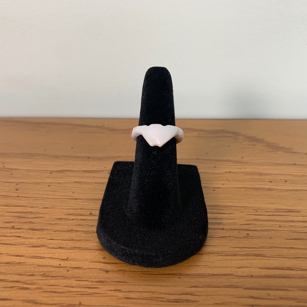 Hand‎ Carved White and Peach Shell Ring Size 3.5 Band Coastal Boho Beachy
